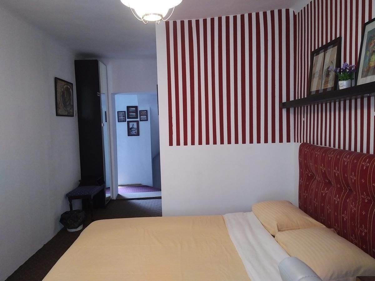 Guesthouse Postavarului Brasov Exterior photo